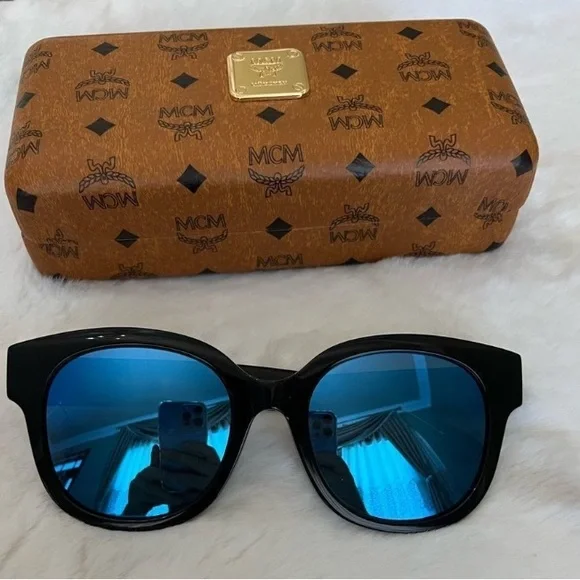 NWOT Ladies MCM Black Sunglasses With Original Case And Cloth - Picture 11 of 11